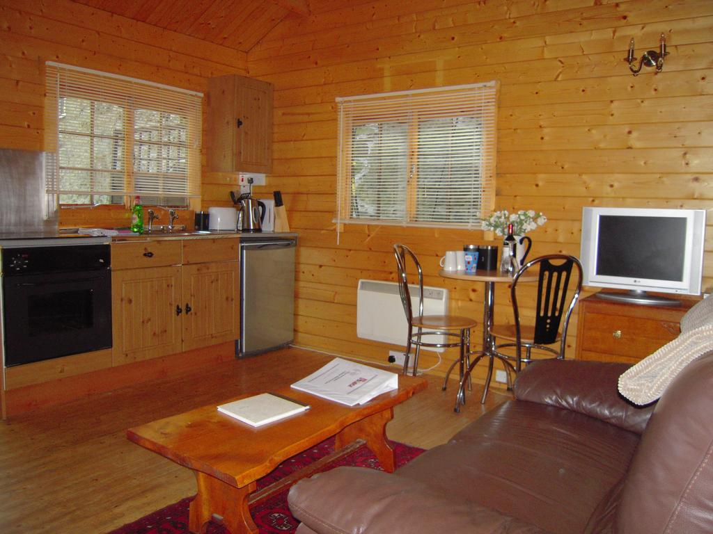 Hotel Bryn Dinas Camping Pods At The Foot Of Mt Snowdon Beddgelert Exterior foto